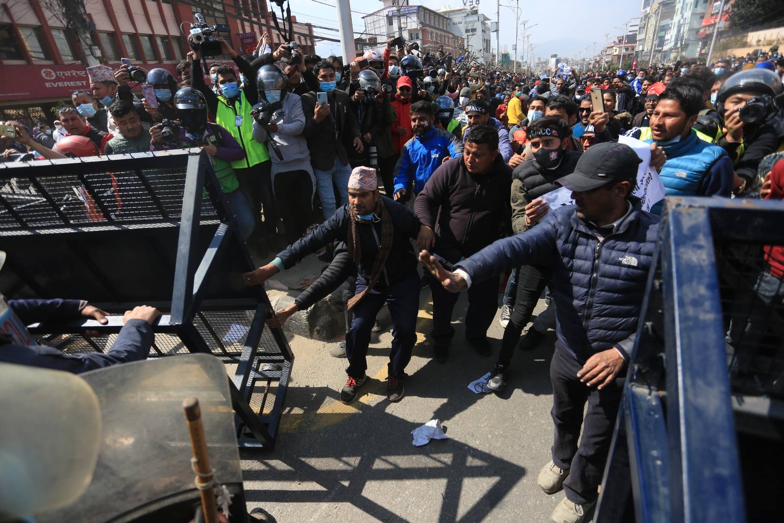 काठमाडौंको बानेश्वरमा एमसीसीविरुद्ध प्रर्दशन 